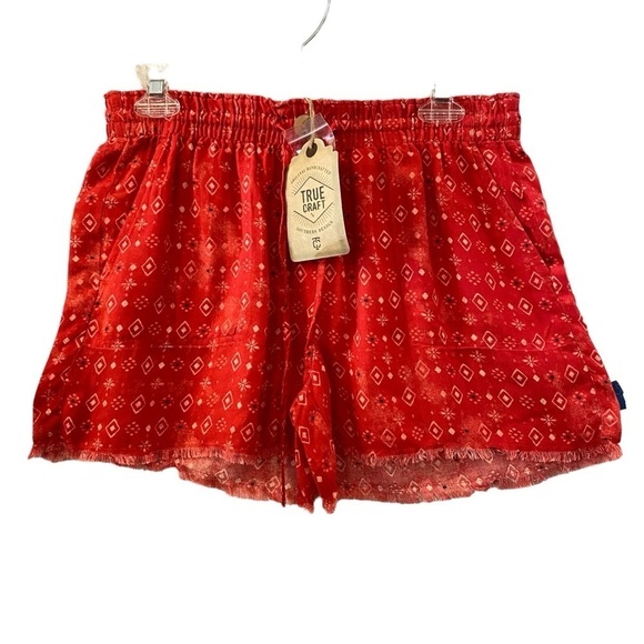 NWT True Craft Women's Medium red abstract print elastic waist frayed hem shorts - Picture 1 of 8